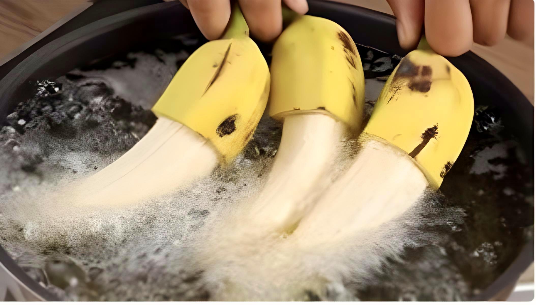 Bananas a aquecer em água — preparação de bebida quente